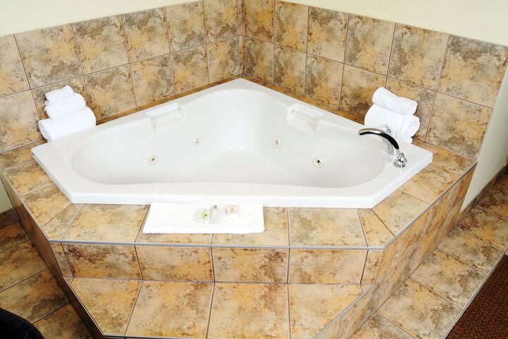 Jetted tub