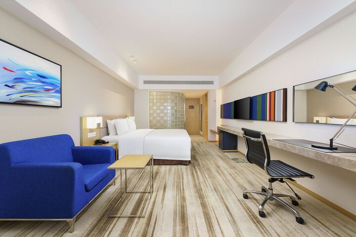 Room 11 of 38