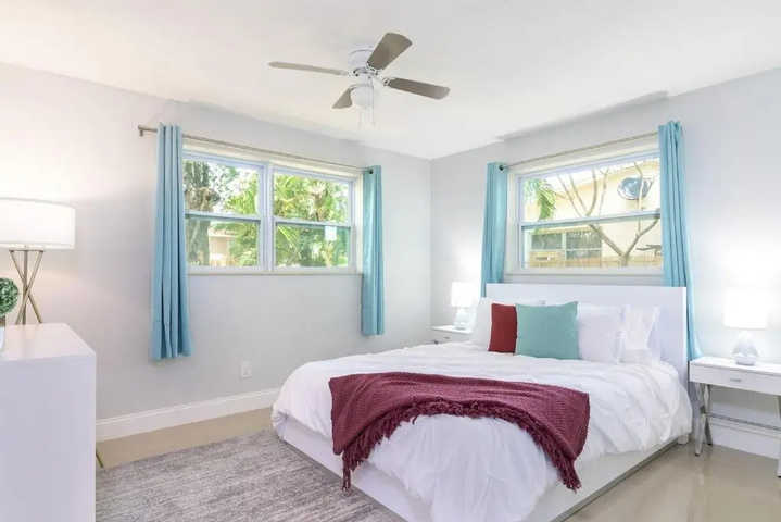 Image of Tropical House 3 Bedrooms with Pool Oakland Park