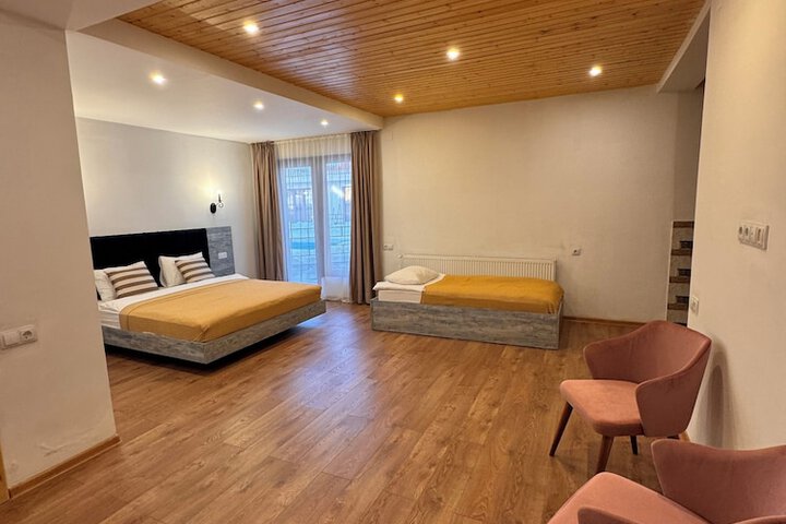 Room 10 of 31