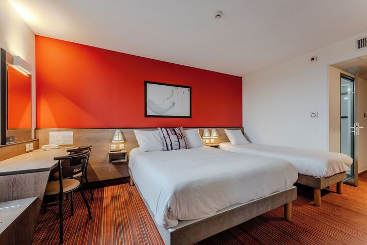 Room 10 of 20