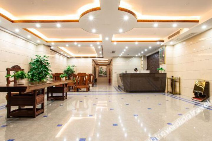 Hotel Interior 10 of 32