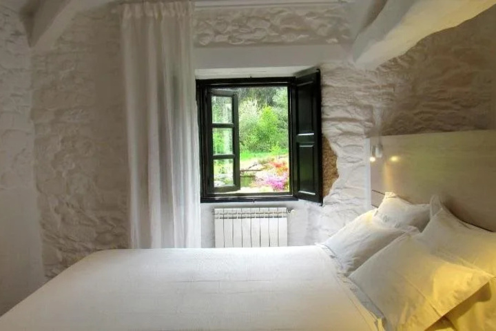 Room 3 of 12