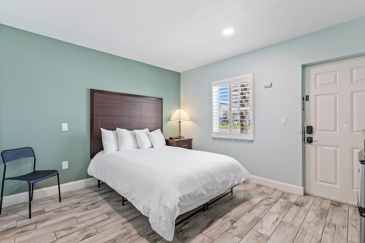 Room 6 of 56