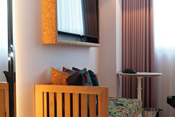 Room 20 of 192