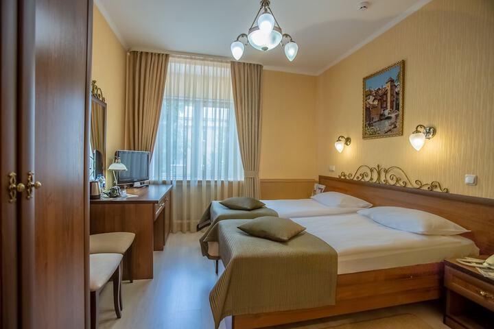 Room 6 of 95