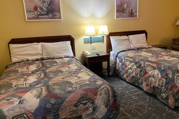 2 Double Beds (11 of 11)