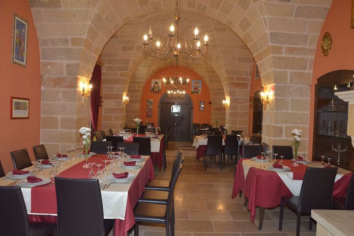 Dining 39 of 76