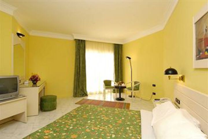 Room 3 of 10