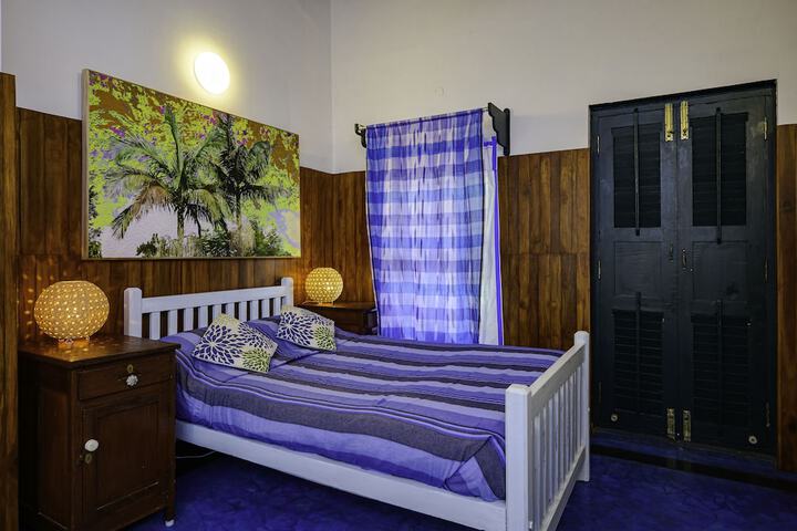 Room 3 of 37