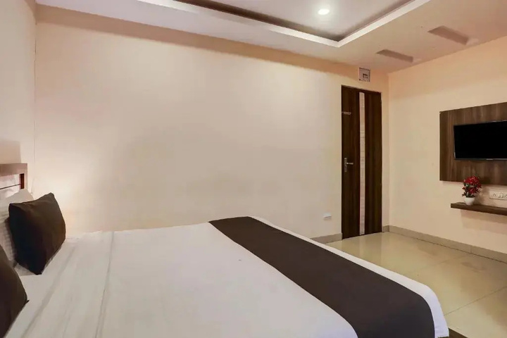 Room 3 of 10