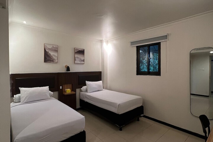 Room 8 of 20