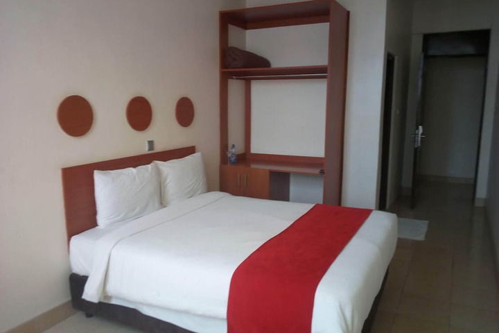 Room 9 of 36