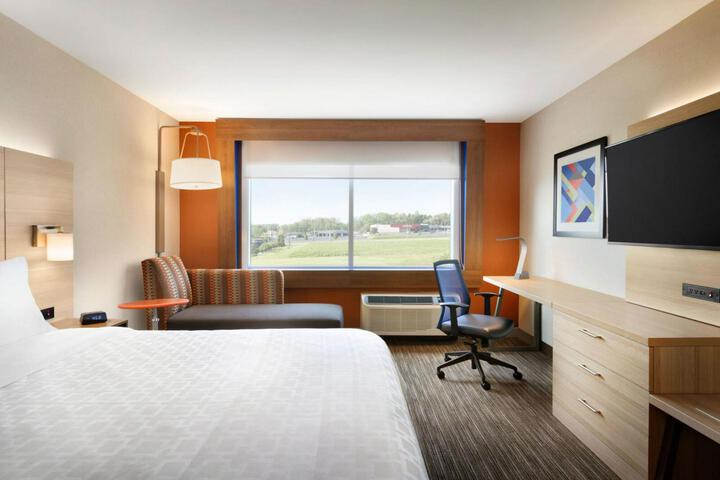 1 King Bed (7 of 7)