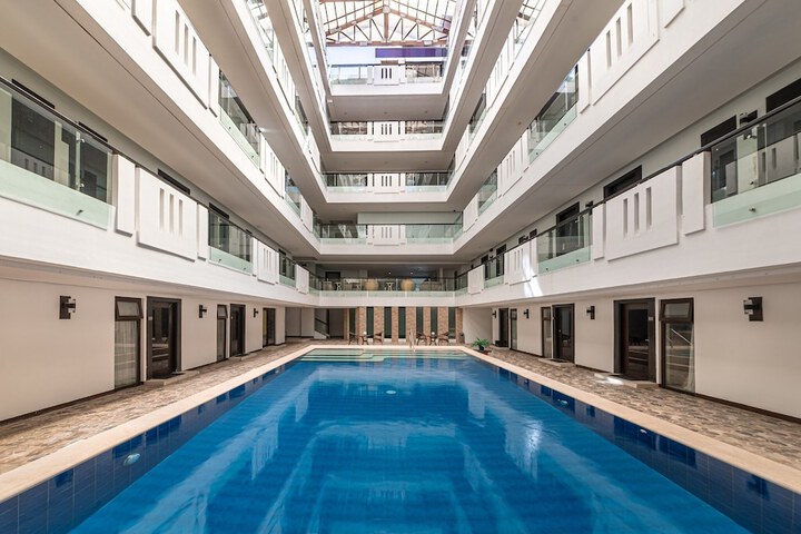 Pool Hotel