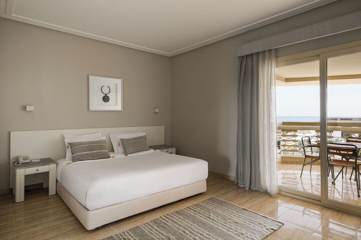 Room 16 of 156