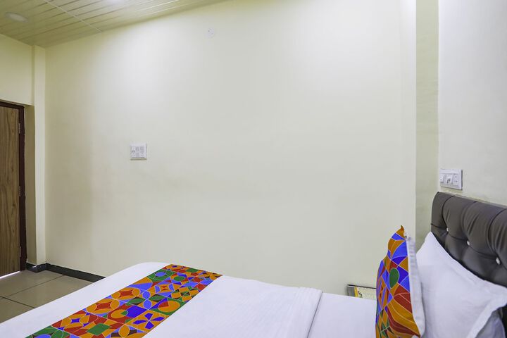Room 16 of 28