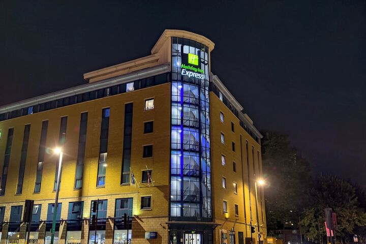 Hotel 75 of 100