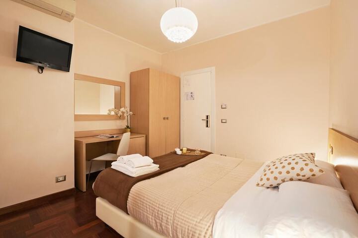 Room 17 of 37