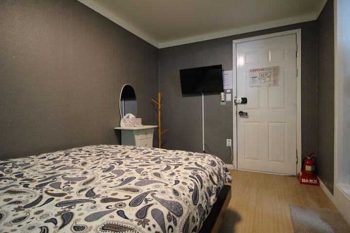 Room 8 of 86