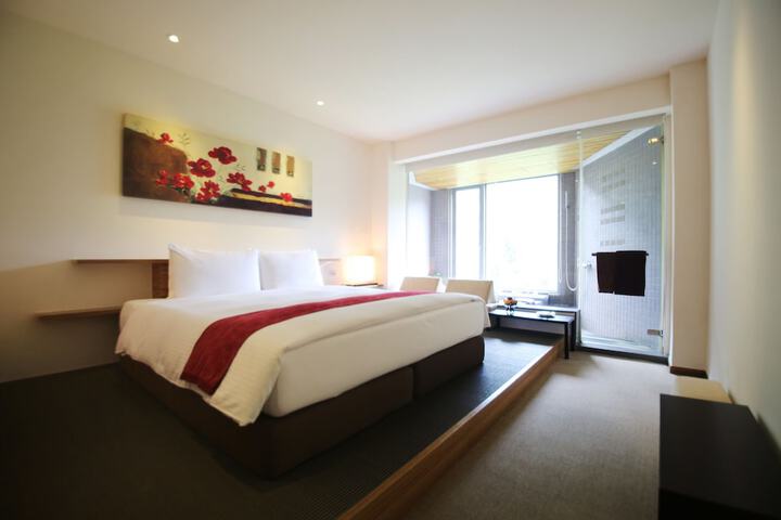 Room 3 of 77