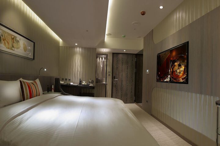 Room 4 of 26