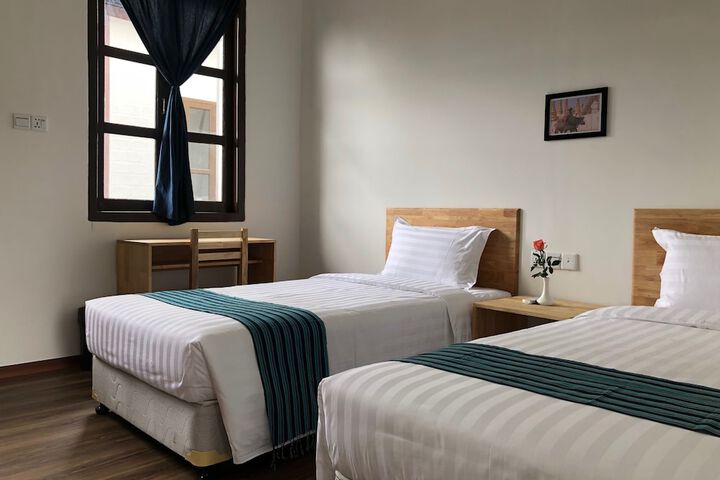 Room 5 of 33