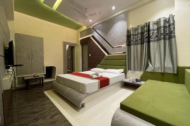 Room 17 of 23
