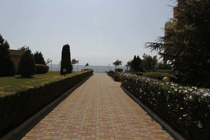 Hotel Exterior 55 of 65