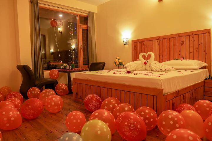 Room 6 of 18