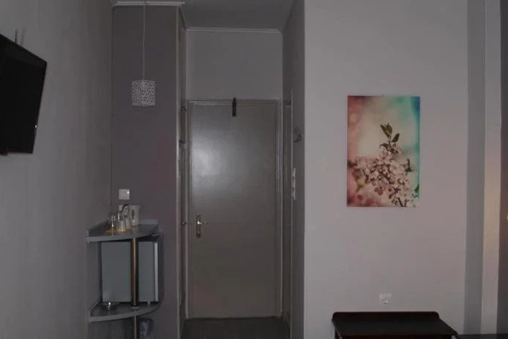 Room 9 of 11