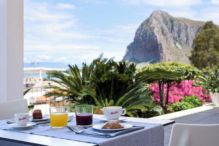 Breakfast/Coffee Service 94 of 116