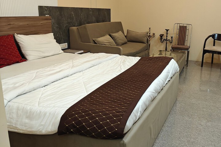 Room 3 of 6