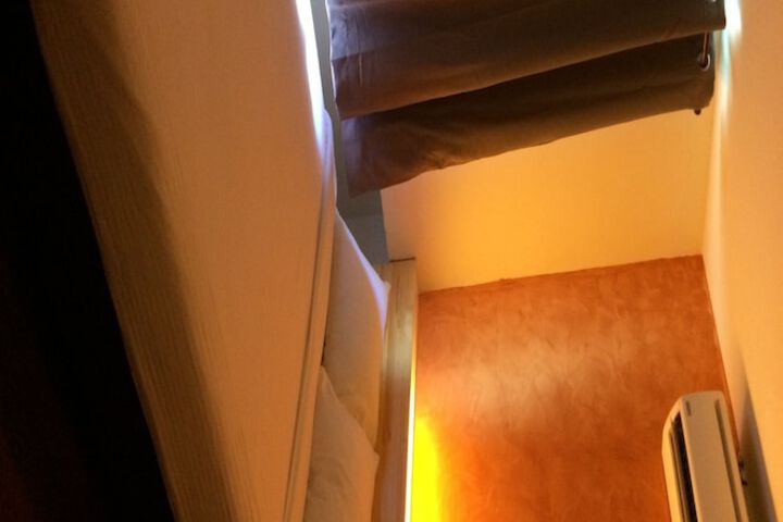 Room 10 of 31