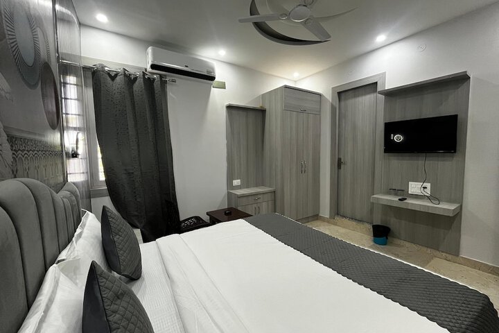Room 16 of 24