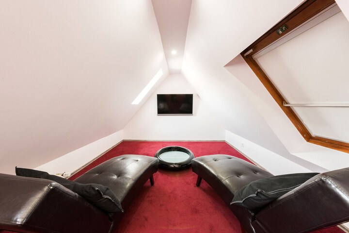 Room 20 of 38