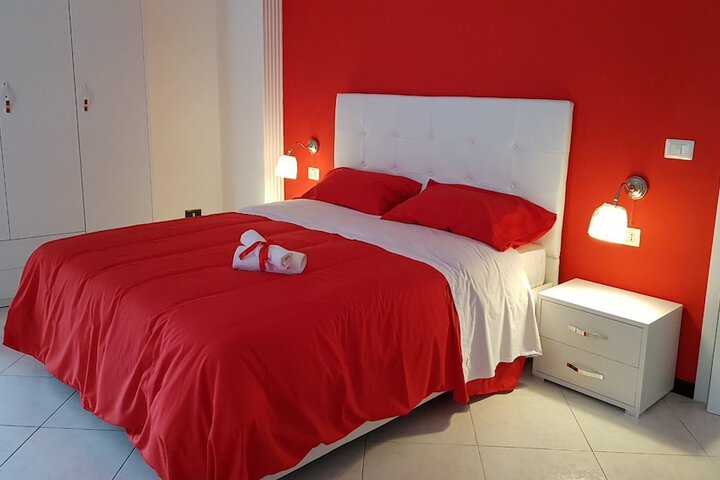 Room 1 of 8