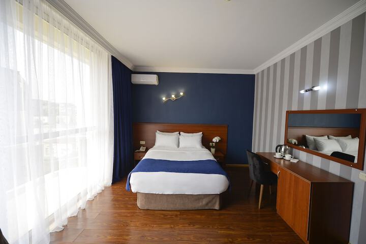 Room 6 of 37