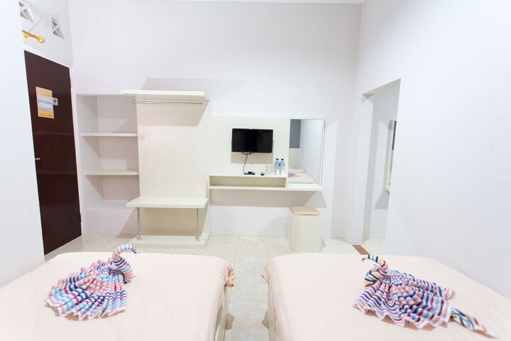 Room 32 of 73