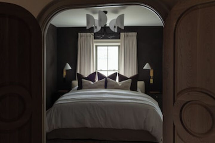 Room 43 of 312