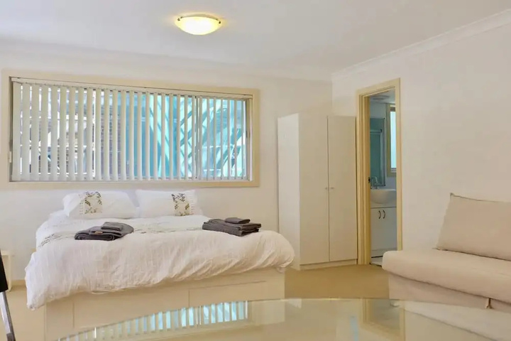 Room 4 of 11
