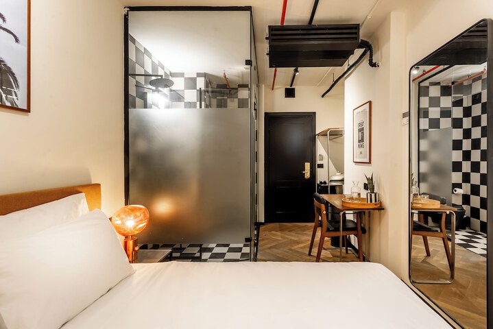 Room 10 of 21