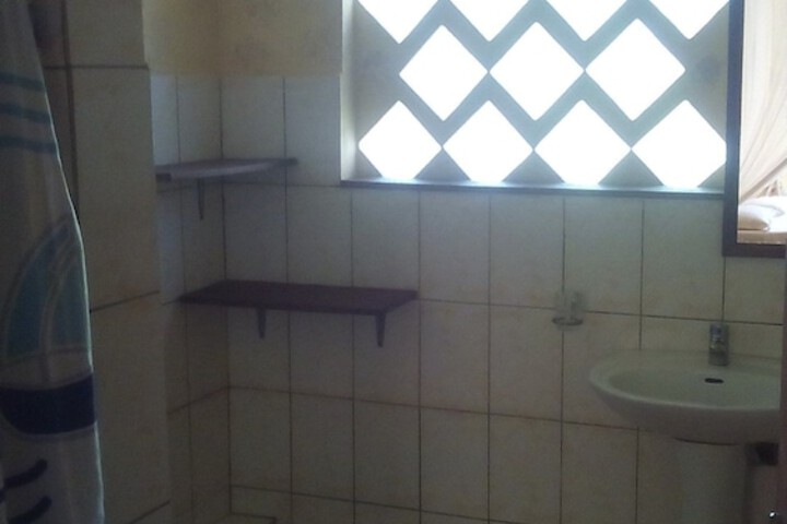 Room 13 of 32
