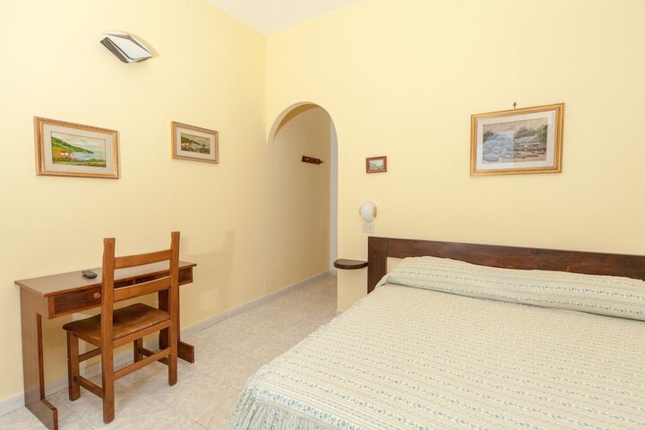 Room 12 of 66