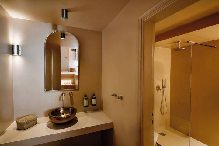 Room 228 of 282