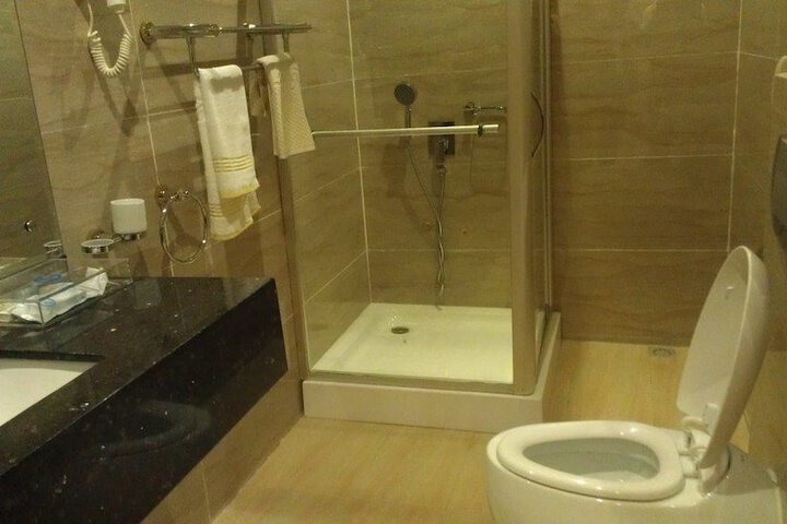 Room 42 of 80