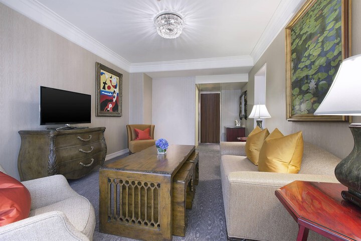 Room 48 of 107