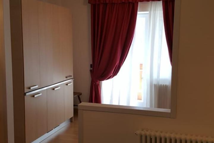 Room 5 of 37