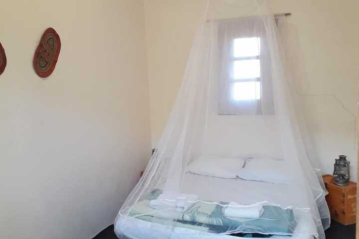 Room 9 of 12