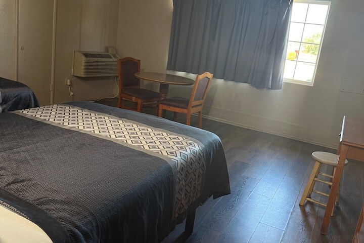 Room 24 of 60